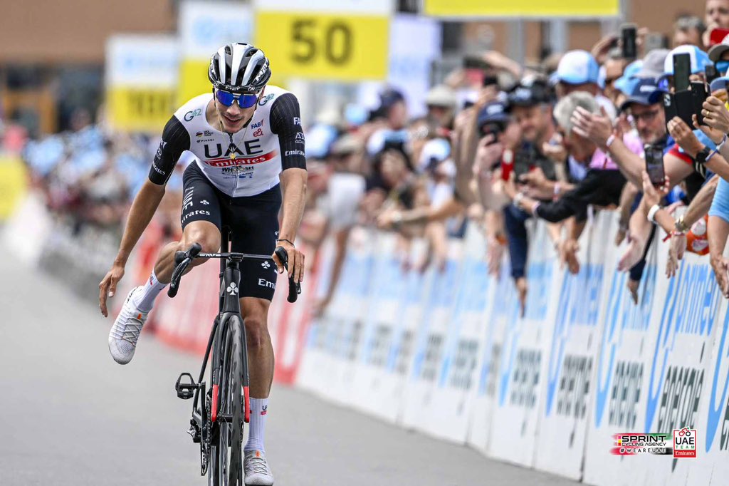 juann_ayuso's tweet photo. Con paciencia y perseverancia, las cosas terminan saliendo. Victoria en la etapa reina aquí en 🇨🇭. Vamos a luchar hasta el domingo por intentar mejorar en la GC. Gracias de nuevo a todo el @TeamEmiratesUAE y espero que @ginomaeder esté bien 🙏🏼⁣ https://t.co/FwgsNztKsA