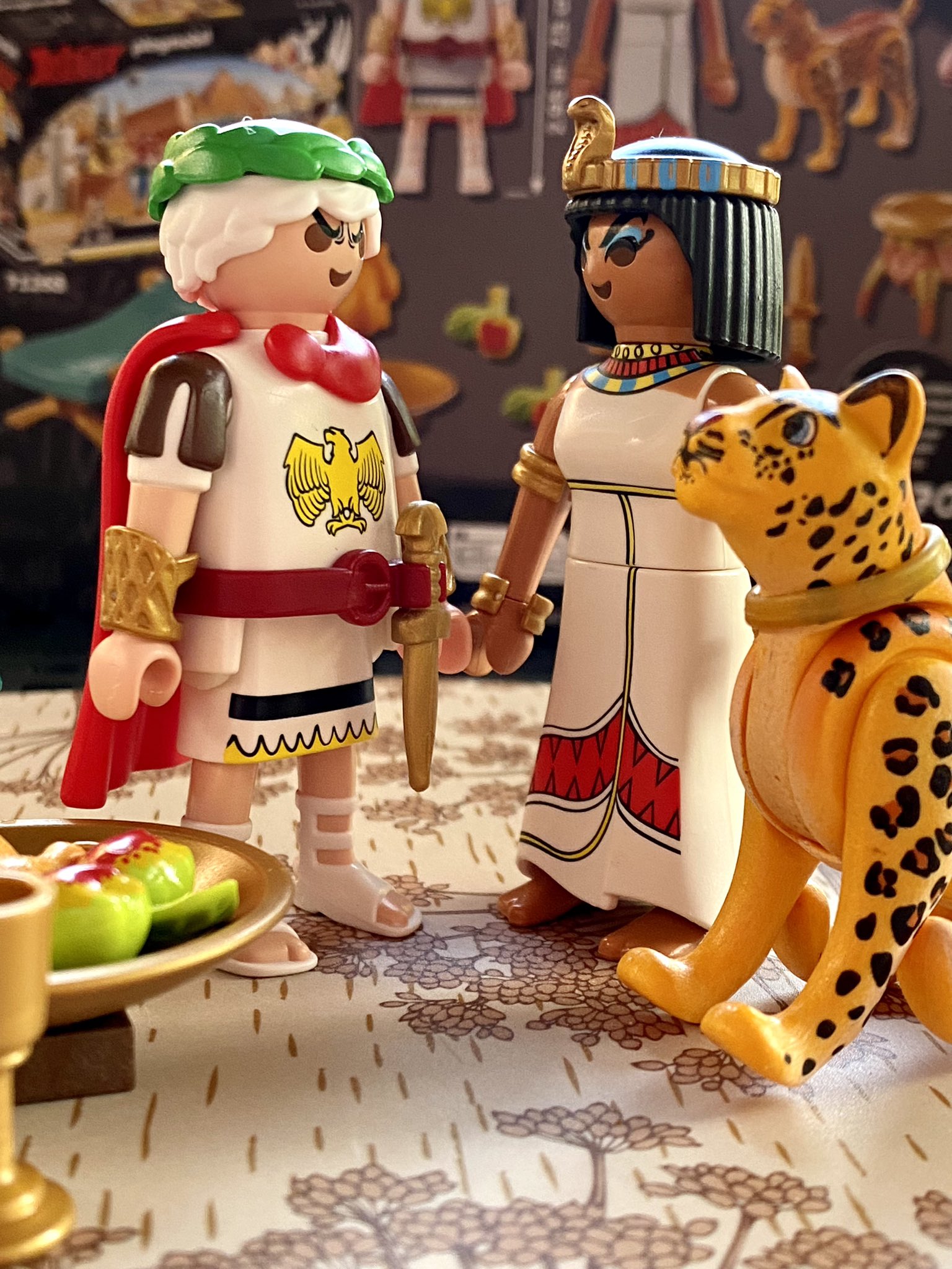 Shadanouk Lord Bison has returned on X Caesar and Cleopatra was my first OTP finally they ve made the playmobil set I wished for as a kid https t Y52K5P6aDq