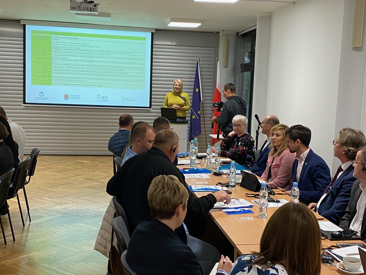 IETU_PL's tweet photo. 👉1 dzień V wizyty studyjnej interesariuszy z Ukrainy 🇺🇦
✅ różne strony sprawiedliwej transformacji
✅ park industrialny, techn. OZE - #EuroCentrum
✅ nowe funkcje obszarów zdegradowanych
@NFOSiGW @PrasoweSlaskie @miasto_katowice @SGGP16 #PZZKadra @patryk_bialas @WorldBankPoland https://t.co/bVdhpGmIFC