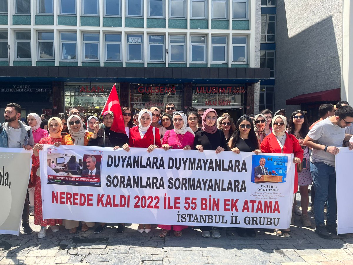 srcmrve's tweet photo. Vazgeçmeyeceğiz!
Sözünü verdikleri ek atamadan umudumuzu kesmeyecegiz.
Tıkayıp kulağımızı önümüze bakacağız.
#Ulusta55BinÖğretmen https://t.co/o3qOWjRNRD