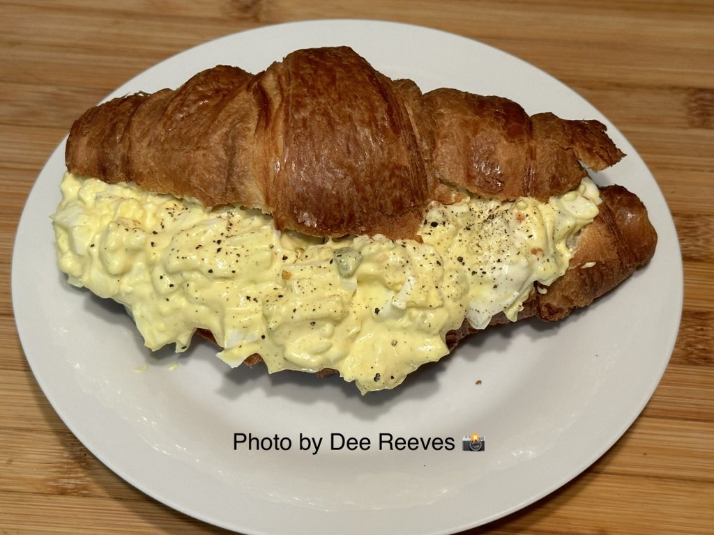 Homemade Egg Salad on a croissant- Summer lunchtime favorite! #croissant #eggsalad #lunchtime #foodie #foodblogger #foodphotography #lunch #lunchideas #eggs #eggsandwich #eggseggseggs