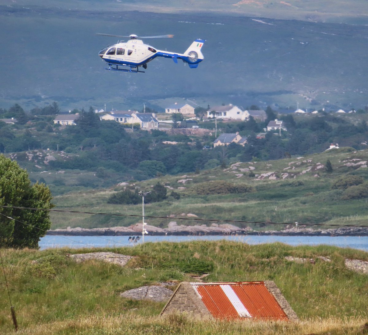 wildswimmer67's tweet photo. Donegal Airport moments tonight #DonegallabouttheLight @DonegalA  #irishdefenceforce #Garda #donegal #ireland #errigal https://t.co/bDWXBg3UwR
