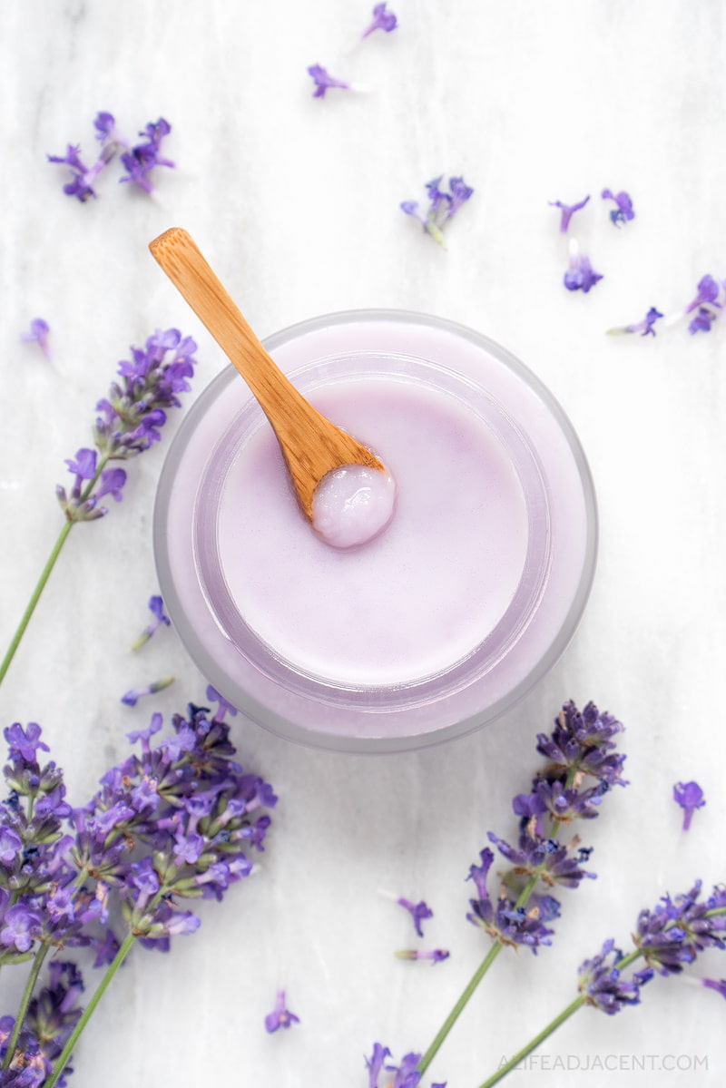 Our Lavender Cleansing Balm quickly melts away makeup, sunscreen, & sebum. Infused with dried #lavender for a natural fragrance without essential oils
DIY Lavender Cleansing Balm #diybeauty  #skincarehttps://alifeadjacent.com/diy-oil-cleansing-balm-lavender/ via @alifeadjacent