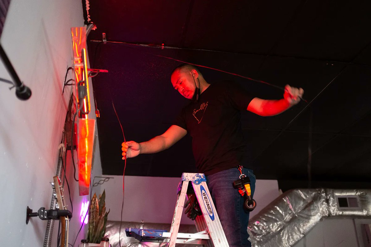 criticalcroptop's tweet photo. Gaffer extraordinaire Johnny Serrato getting the light just right on the set of our short film Could This Have Been An Email. 
#georgiafilm #indiefilm #CouldThisHaveBeenAnEmail #crewappreciation #bts https://t.co/q3VAtpEkPK