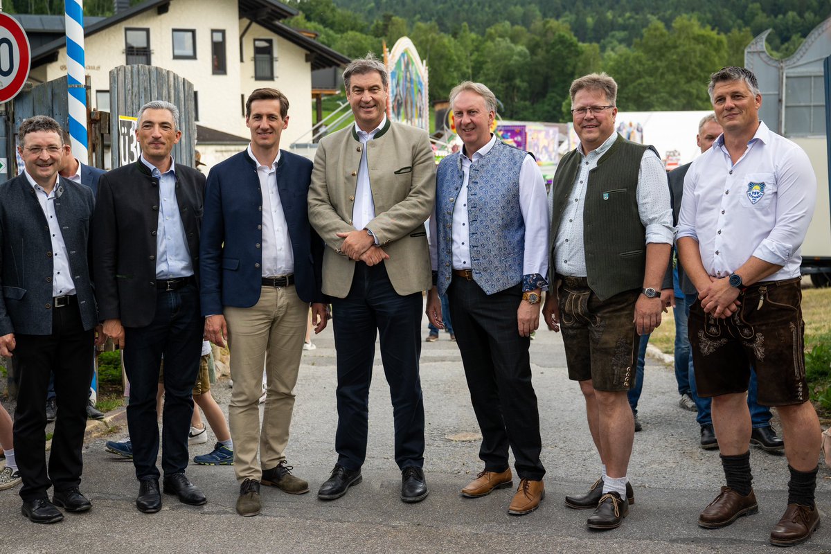 Unterwegs im Land: Heute Eröffnung des traditionellen Bennofests in #Bodenmais in #Niederbayern. Der ländliche Raum vereint Bodenständigkeit und Lebensfreude. Das ist die DNA Bayerns. Danke für das große ehrenamtliche Engagement und die gute Stimmung. Wir können dankbar sein,…