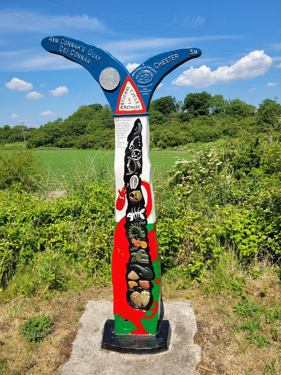 River Dee Round cycle. Flat paved route with dragons eggs and Millennium Mileposts (638x & 634x).  #NationalCycleNetwork #Cycling #Leisure #NCN568 #NCN5 @Sustrans @VisitCheshire @NthEastWales