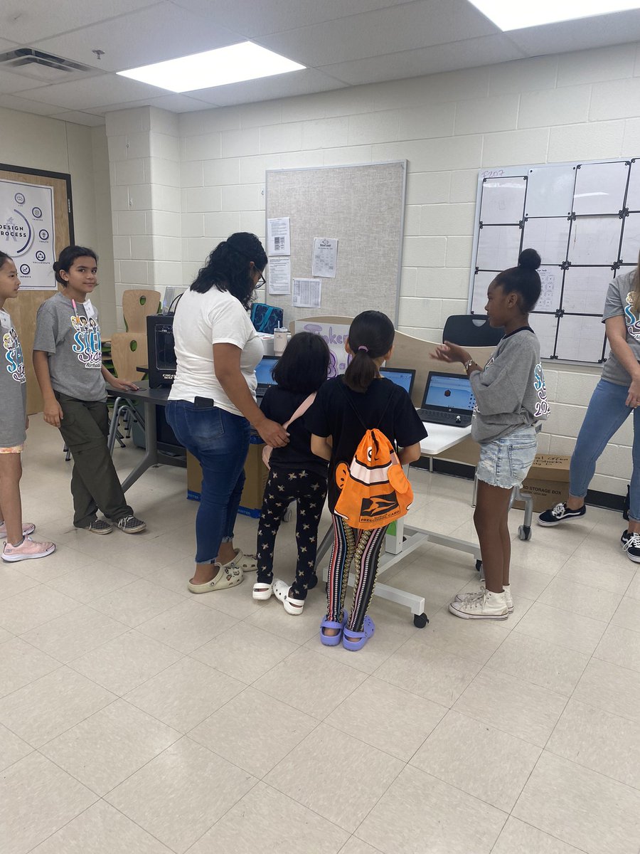 JazminParisSTEM's tweet photo. Our girls doing an amazing job showcasing what they learned at #stemsisters23 @NISDMSScience https://t.co/E9qwp5jnRS
