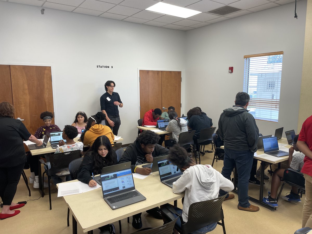 Youth at @BGCofBroward learned how to plan & program a digital story using the Scratch platform. The training is part of Coke Florida's technology skill-building series focused on strengthening digital fluency in local communities. Thanks, @Deloitte, for serving as instructors!