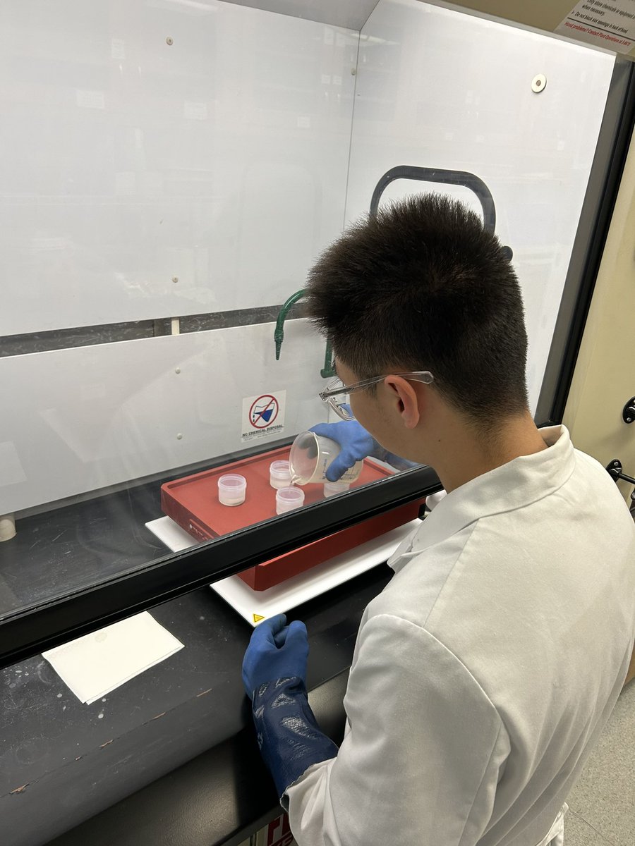 Summer lab work is in full swing! We collected these samples in #Antarctica last fall. This summer, 4 #NSFfunded undergraduates are working on them to understand the history of the glaciers that deposited them.