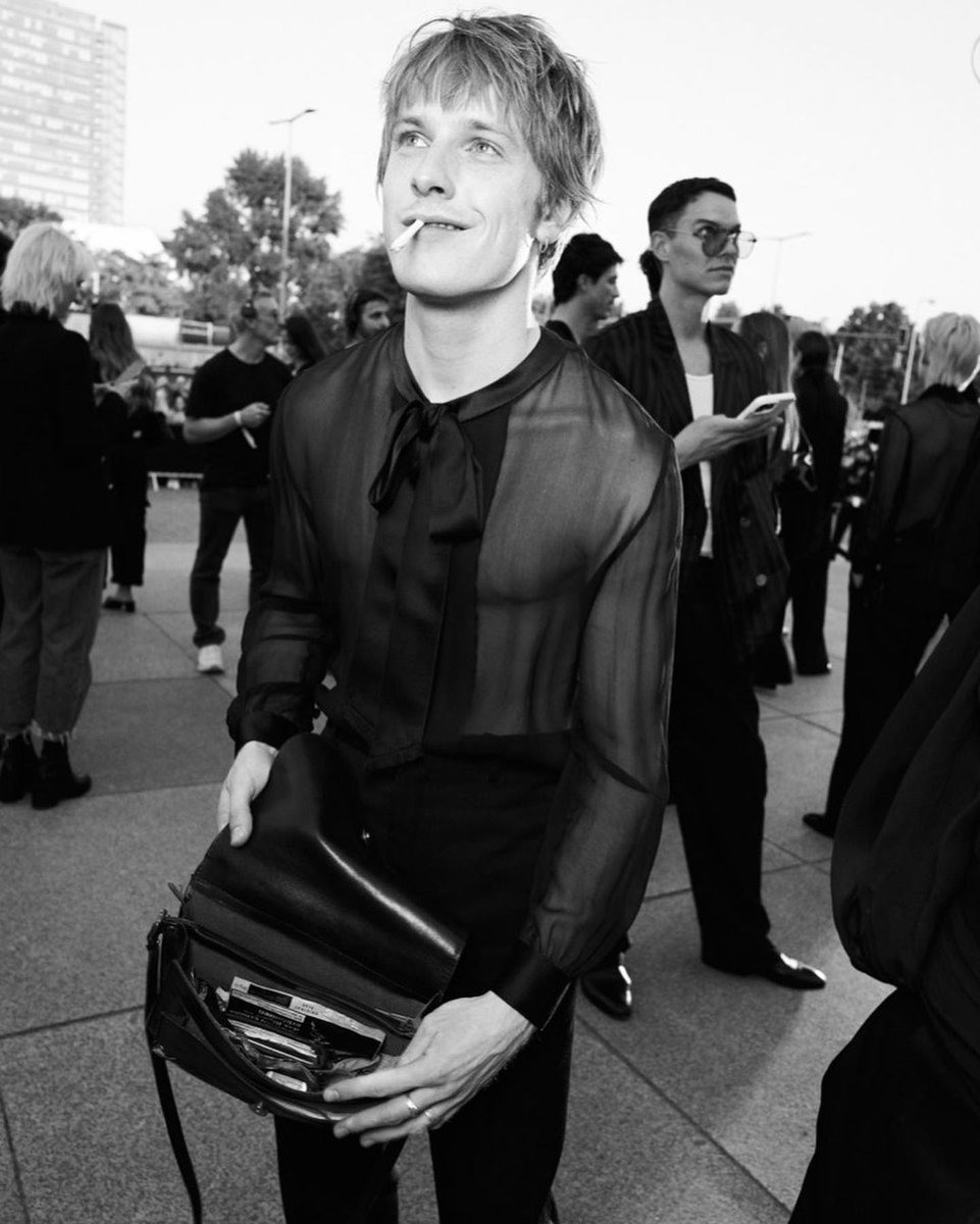 [📸] wwd_jp's Instagram update with Louis Hofmann for the Saint Laurent SS24 Menswear Collection Presentation in Berlin. (June 12, 2023)

🖇instagram.com/p/CtgOYEYJpkL/…