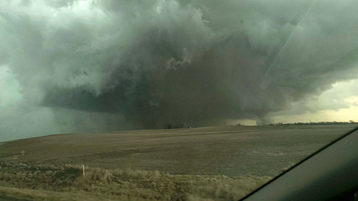 MattekThorn's tweet image. Man yeah who cares Abt weather?? nothing interesting at all