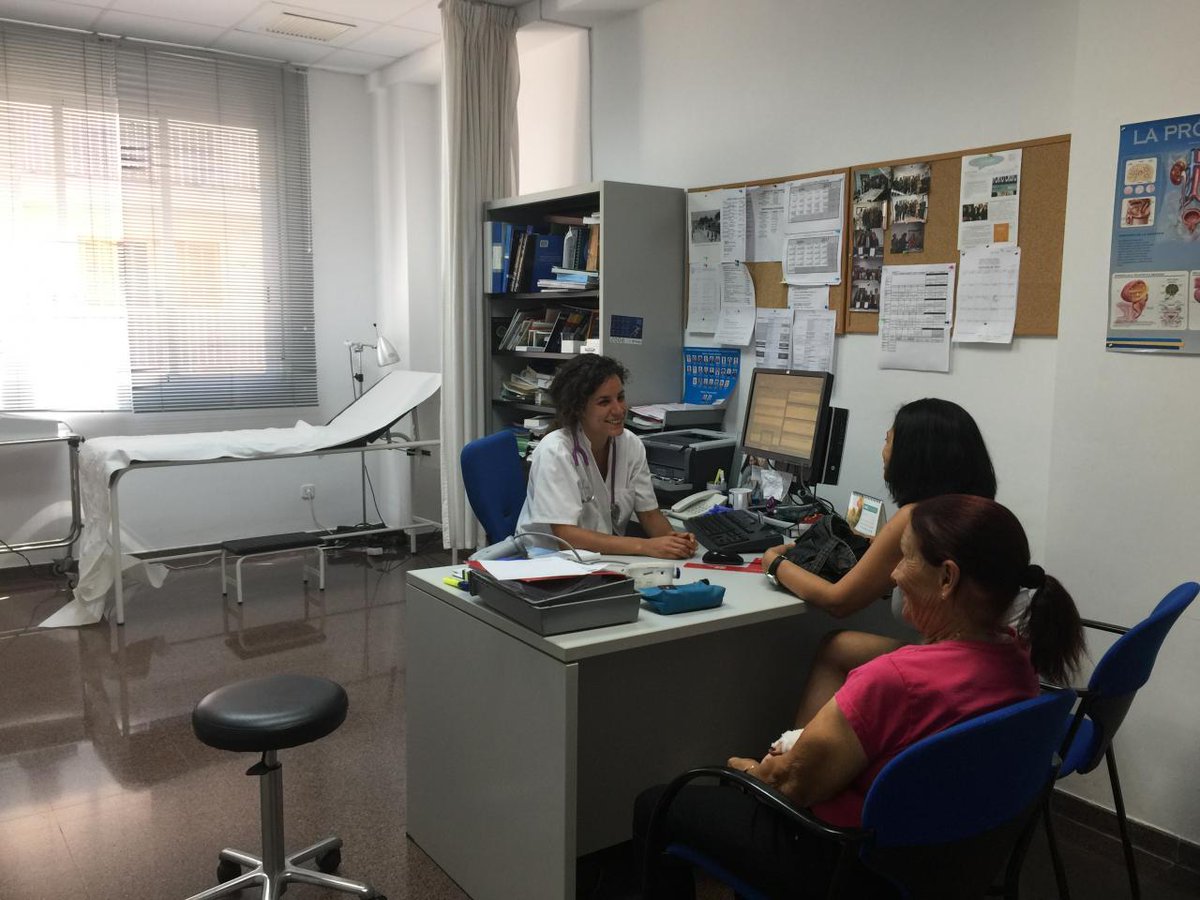 Ese médico de familia, ese médico personal que muchos quieren esquivar mediante un seguro médico privado. Consulta cara a cara con un médico de familia: despreciada hoy pero... ¿un lujo mañana?
saludineroap.blogspot.com/2019/06/consul…