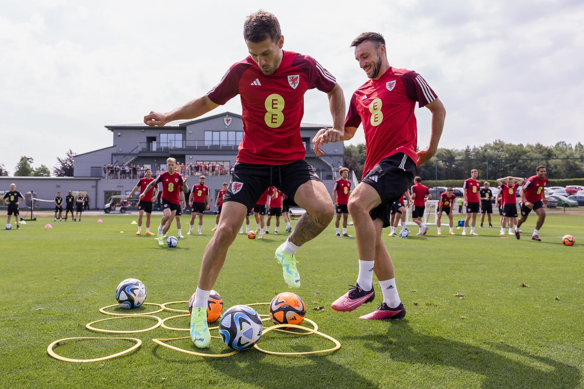 Massive Game for us tomorrow 🏴󠁧󠁢󠁷󠁬󠁳󠁿 Back in front of #theredwall 🟥 see you there!!! @FAWales ⚽️✖️🏉