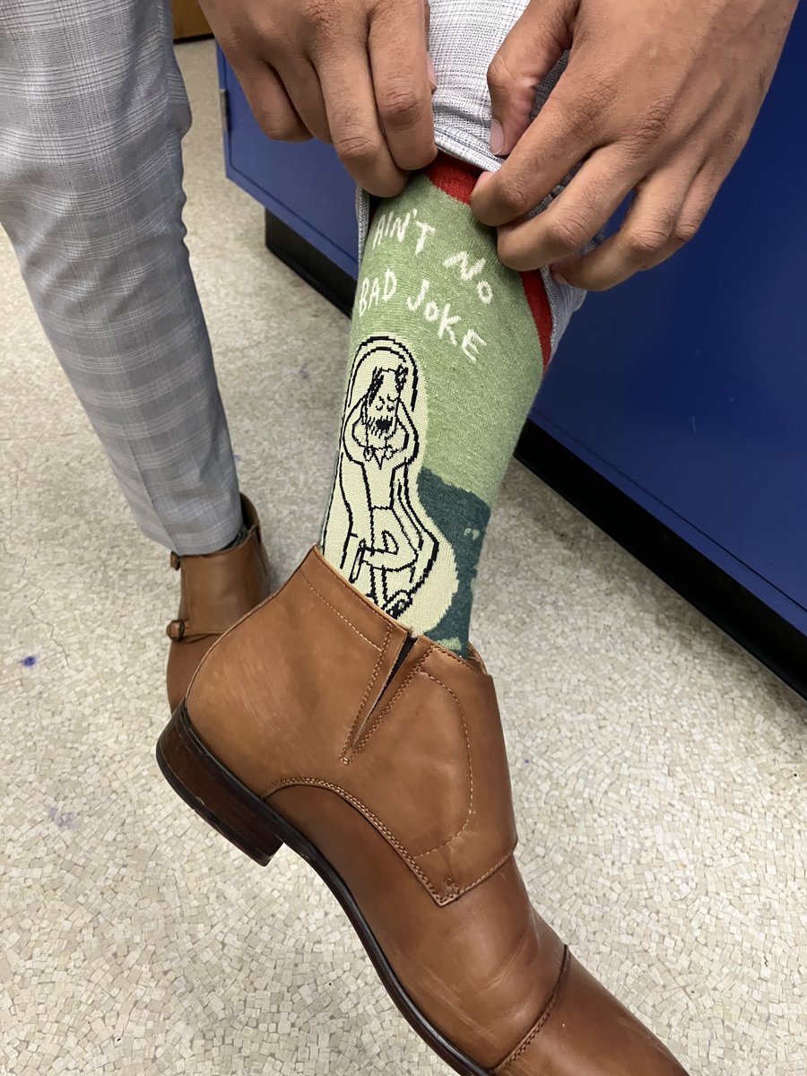 Student physicians, Samantha Cornwell & Ashwin Ragupathi helped us with a photo shoot in one of our #research labs! One of the projects they are working on in this lab is the early detection & treatment of #Cancer 

Check out Ashwin’s #funsocks!

#photooftheday #scienceisfun