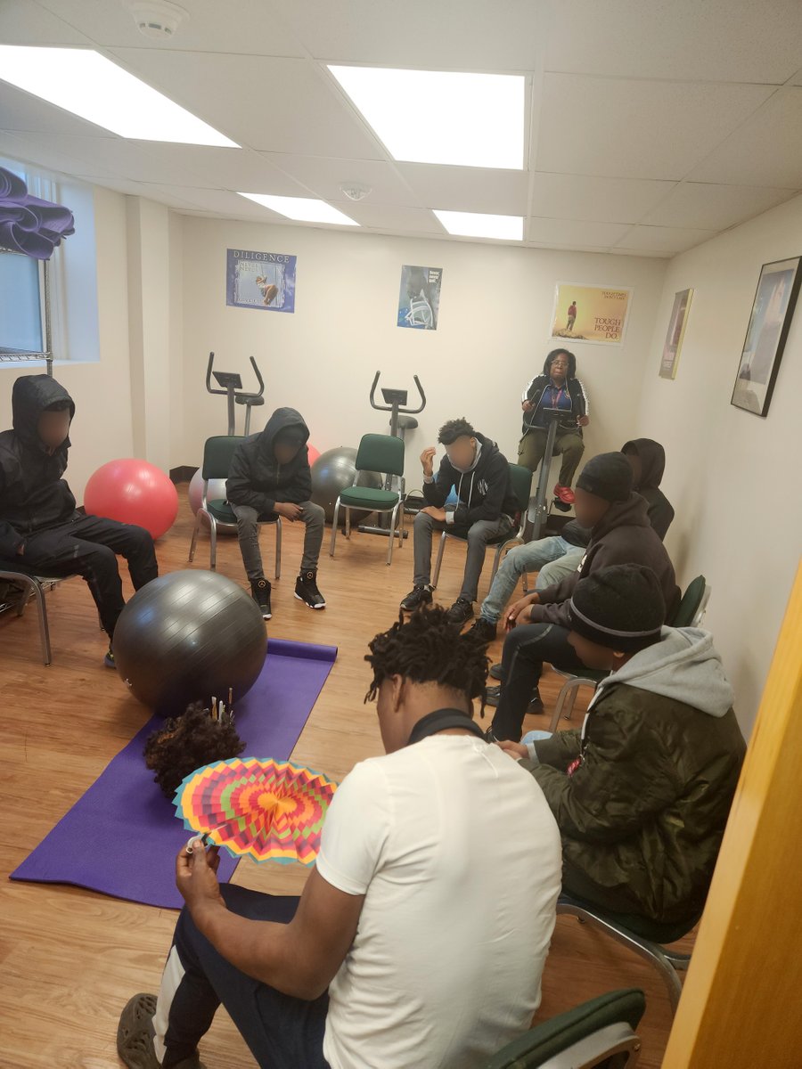MarylandDJS's tweet image. Youth at the Baltimore City Evening Reporting Center (ERC) engage in weekly circles where there are discussions on a variety of topics. The youth are encouraged to verbalize their thoughts and feelings freely. #mindfulness #verbalization #activelistening bit.ly/42HFRlx