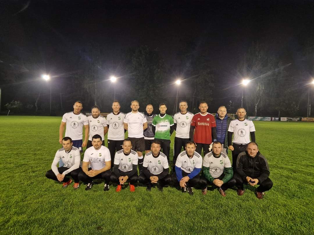 advit1962's tweet photo. W 25 kolejce rozgrywek II Warszawskiej Ligi Oldbojów Advit Wiązowna pokonał 5:2 na własnym boisku KS Raszyn 💥  Tym samym zespół Advitu wywalczył awans do I ligi ‼️ Gratulujemy 💪💪💪 https://t.co/tP0Ev7ekV7