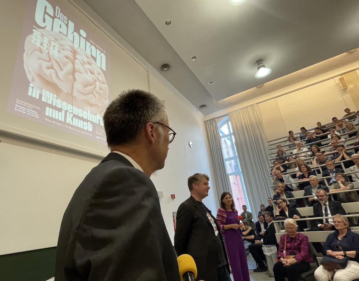 Lucia Feldmann tweet media