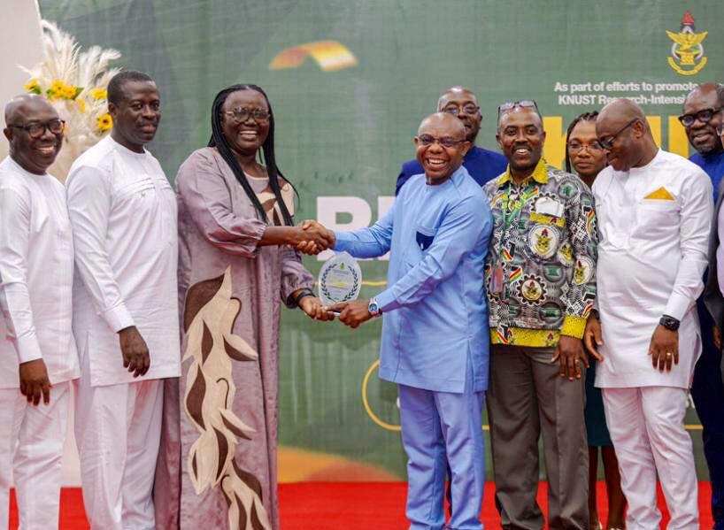 📍📍ATTENTION STUDENTS📍📍

The College of Health Sciences (CHS) has been adjudged the best Research College at the 2023 KNUST Research Excellence Award 🏆