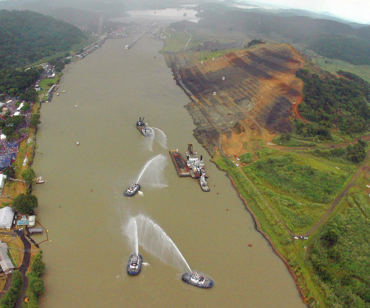 MartinTorrijos's tweet photo. #TBT La decisión de ampliar el Canal de Panamá fue importante y necesaria para situar a nuestro país a la vanguardia del comercio mundial. Requirió una cuidadosa organización de las finanzas nacionales para lograrlo. Hoy en día, el Canal es un testimonio de ese esfuerzo y promete un futuro próspero para los panameños.