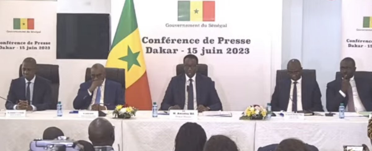 elmaalignjaay's tweet photo. Donc ils ont mobilisé tout le gouvernement pour répéter la même chose que Abdou Mbow?

Ils savent qu’ils ont lourdement fauté et ils ont pris conscience de la gravité de leurs exactions sur le vaillant PEUPLE Sénégalais.

Leur message pour rassurer la communauté internationale reste inaudible.

Lisez la peur bleue sur leur visage.

 #FreeSenegal #senegal #MinistreNervis