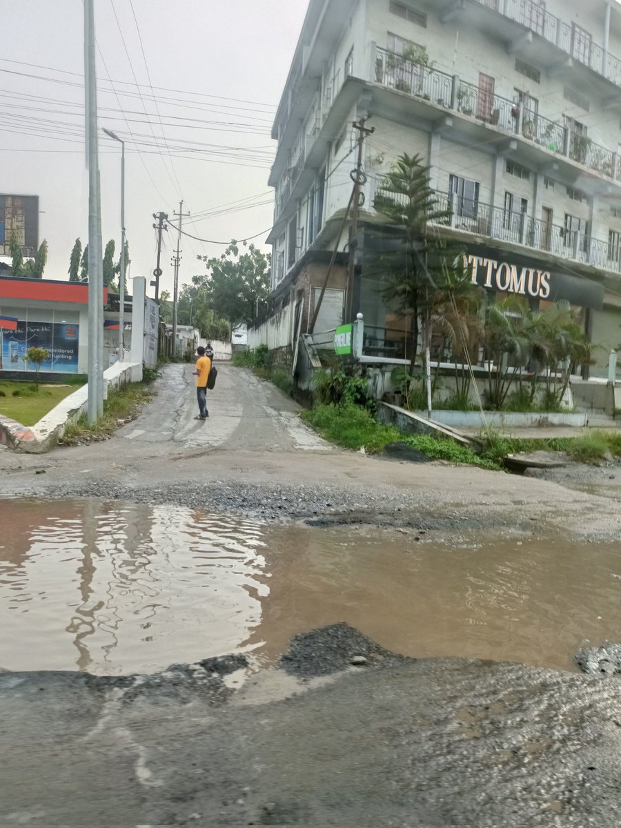 Kankananath1's tweet photo. @NHAI_Official @himantabiswa Condition of National Highway
In spite of rising toll tax the condition of the road has not been improved still the same pathetic condition of the road. I have to travel everyday to my office paying toll tax for these pot holes everywhere. #NH27 https://t.co/OWLivwycOx