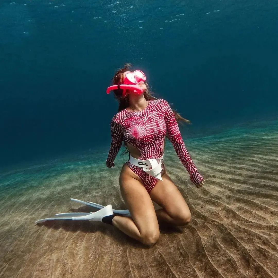 One of the first things you need to learn and perfect when starting out your freediving journey is finding your inner calm. It is also one of the greatest things about freediving.

#divessi #myssi #realdiving #underwaterworld #deepblue #apnea #bluewater #girlsthattechdive