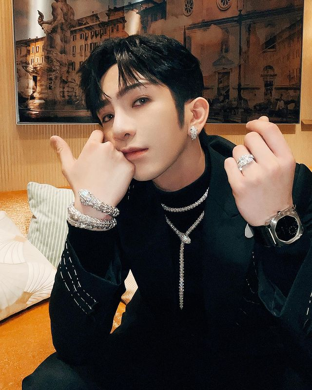 ansonlo_intlfc's tweet photo. 👱🏻‍♂️15.06.23 Instagram Update👶🏻

💬 Beautiful night.✨💎👶🏻💫
@Bulgariofficial
 
🔗 https://t.co/FakzILldeb
•
#盧瀚霆 #AnsonLo #mirrorweare
👶🏻♥️👱🏻‍♂️ https://t.co/vzqxQYXd9Y