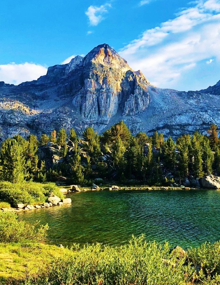 Rae Lakes in Kings Canyon National Park in the southern Sierra Nevada, Fresno and Tulare Counties, California 🇺🇸
#nature #naturephotography #naturebeauty #scenic #photography 

Wikipedia: en.wikipedia.org/wiki/Kings_Can…