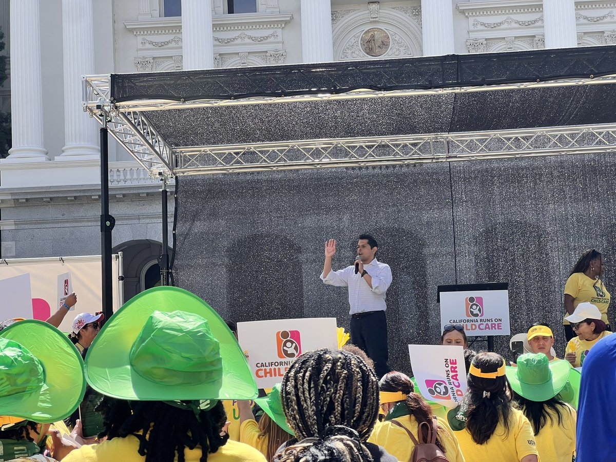 Here w/ #childcare workers, parents, children, & a united field of @ECECoalitionCA advocates. Thousands marching w/ the @CCPUCalifornia. We need rate increases 4 childcare workers & a permanent solution for family fees now. 

@GavinNewsom the time to #FixChildCareCA IS NOW‼️