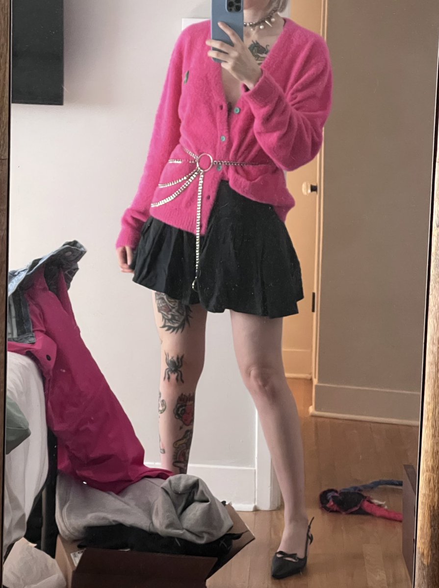 AnisaTheGreasy's tweet photo. Excuse the box but the cardigan is SO SOFT and perfectly oversized. I can’t figure out which outfits cuter. https://t.co/0V40ek3IRC