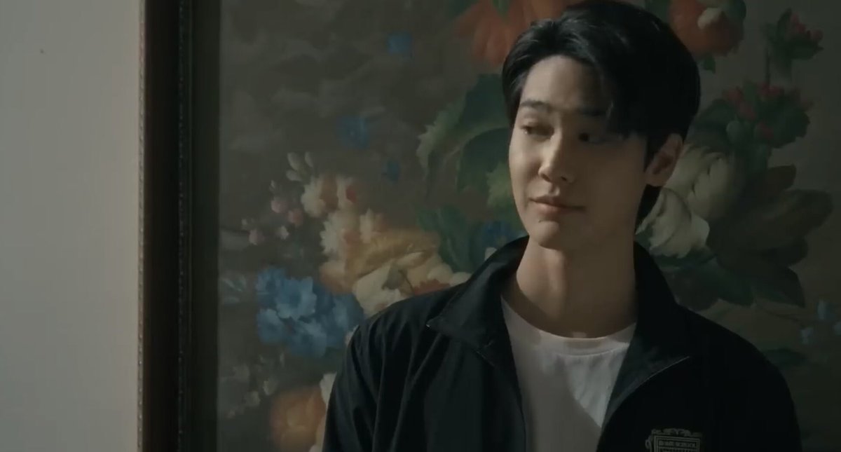 judyhaesoo's tweet photo. my dewjane heart can’t take this anymore cuz they are so so cute like in this scene, his protective side,his smile,his stare towards her, everything is just perfect and somehow showing a strong chemistry between them. 😭💕

#dewjane
#HomeSchoolSeriesEP3EP4 
#janeeyeh #dew_jsu https://t.co/7uCwWA7VIl