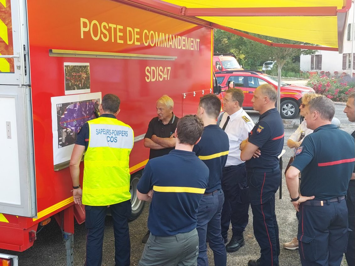 🔥🌳 Lutte contre les feux de forêts l Afin de se préparer au mieux, le <a href="/SDIS47/">SDIS 47</a> a réalisé aujourd’hui un exercice feux de forêts. Jean-Noël Chavanne <a href="/prefet47/">Préfet de Lot-et-Garonne 🇫🇷 🇪🇺</a> et Frédéric Tournay, directeur départemental <a href="/sdis47/">SDIS 47</a> présents aujourd’hui à #Pindère aux côtés des soldats du feu.