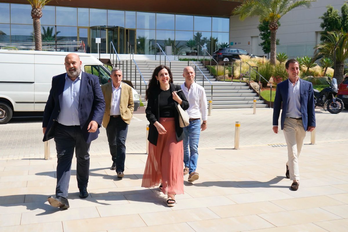 El 23J tenemos la oportunidad de terminar con el sanchismo. Con @anunezfeijoo se abre un futuro esperanzador y moderado donde prima el interés general. 
España merece un cambio y el @ppdepalma está preparado para conseguirlo. 
#EntreTodos