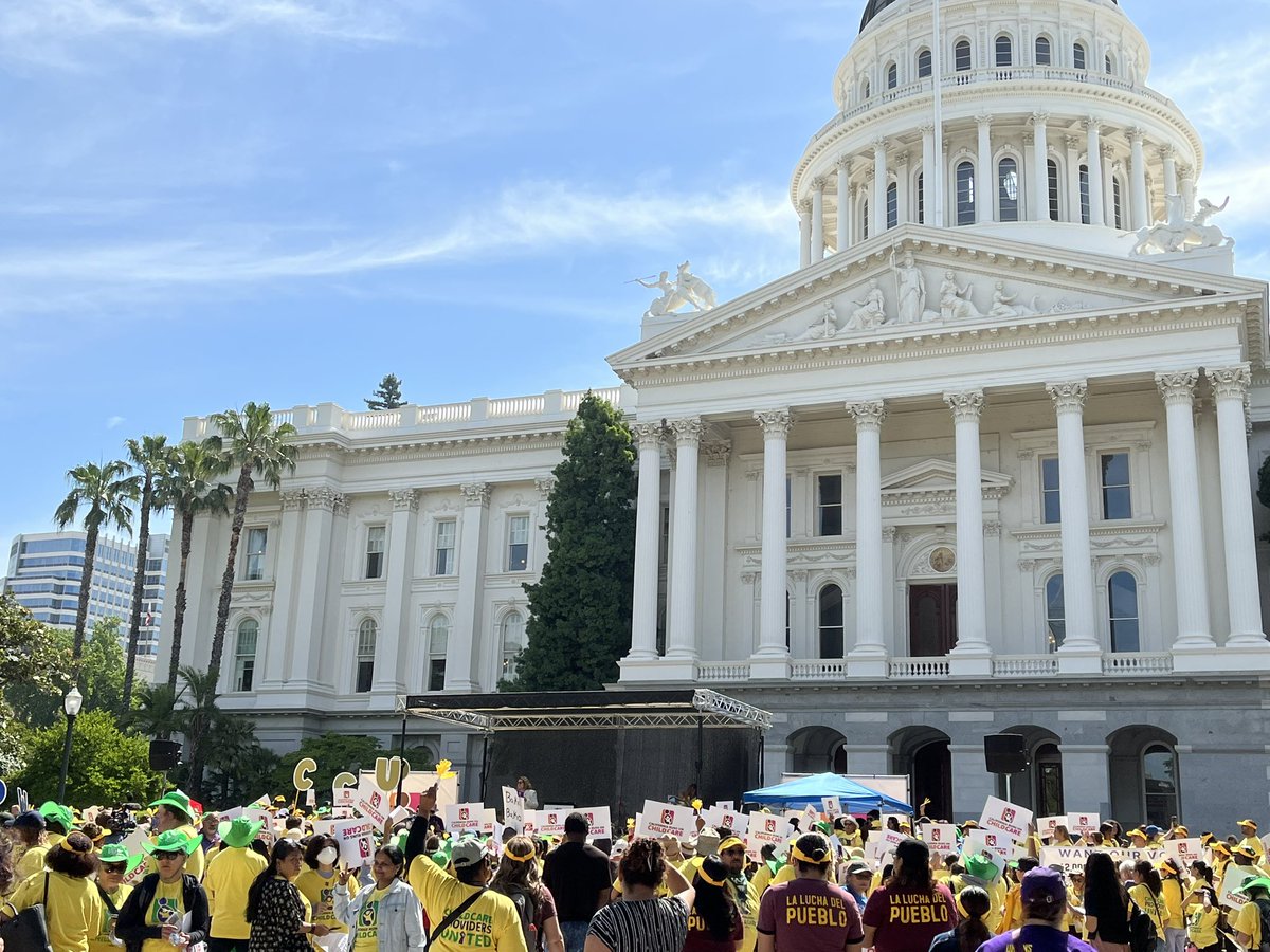 l_pryor's tweet photo. 1,000s of #childcare providers from all over CA at the Capitol now with @CCPUCalifornia fighting for:
💥Livable wages
💥Retirement benefits 
💥Ongoing health care
💥Paid time off

And more! https://t.co/Xr6vsOBbtn