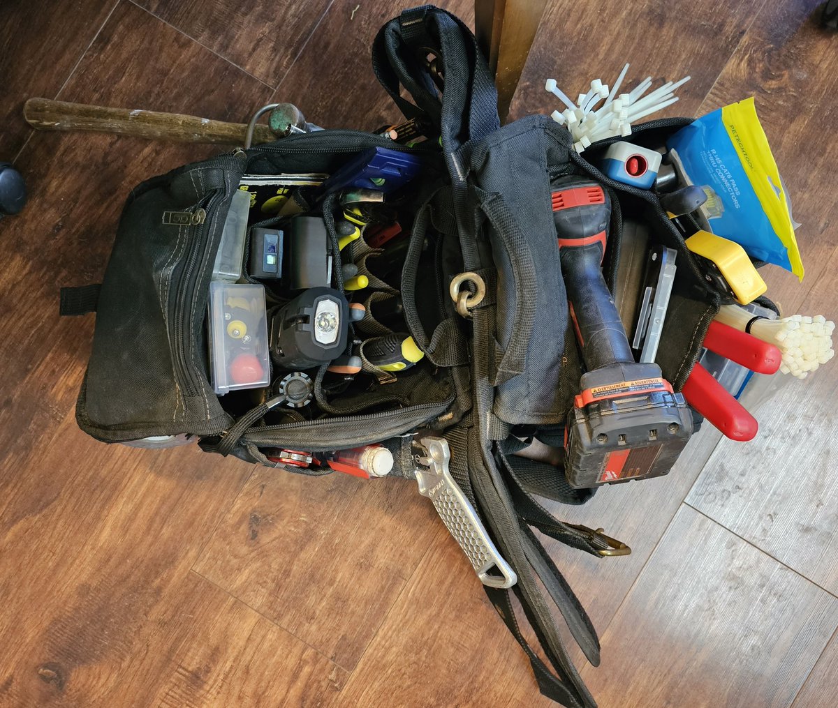 PacificNWComput's tweet photo. Always be prepared! 🛠 🤓
https://t.co/J0gzqqQgGD 
#tools #toolbelt #itguy #itsupport #itservicescompany #itservice #itservices #onsite #onsiteservice #onsiteservices #computerguy #pacificnwcomputers #pnwcomputers https://t.co/NHWh0Dkd2l