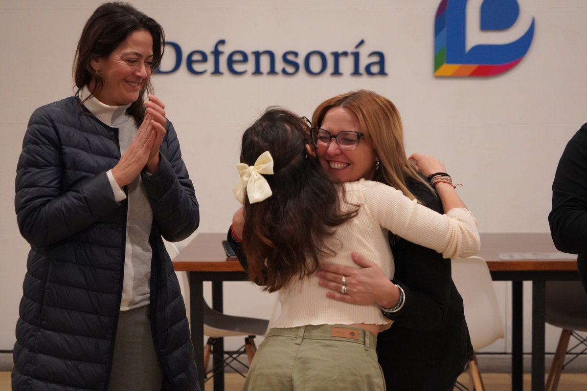 defensoriaPBA's tweet photo. 👨🏻‍🎓👩🏻‍🎓 Luego de que finalizaran sus prácticas pre-profesionales no rentadas en la Defensoría, entregamos certificados a las y los estudiantes de la facultad de Ciencias Jurídicas y Sociales de la @unlp que participaron de las mismas. https://t.co/Ov1s59KJif