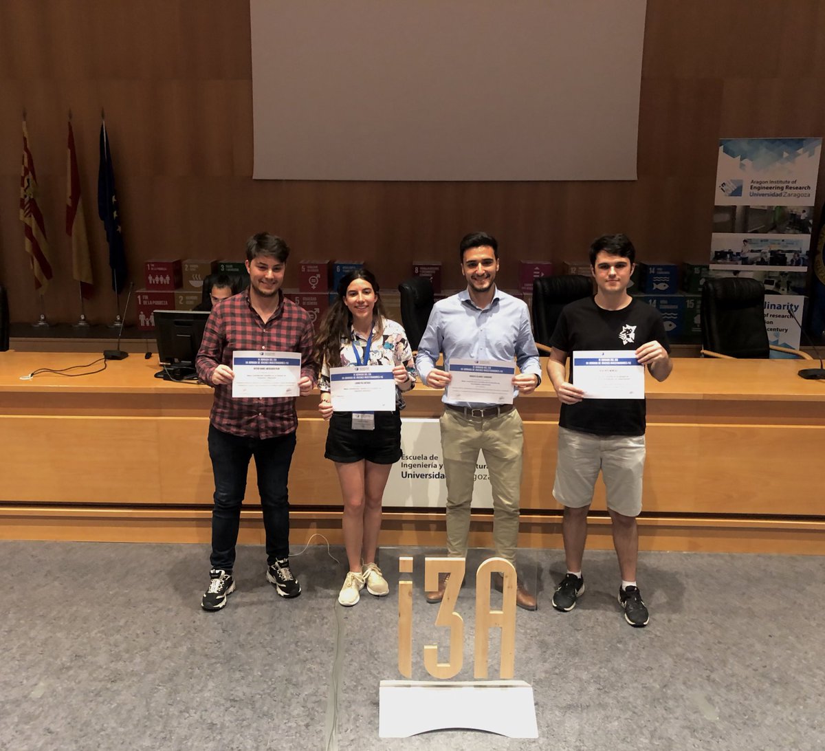 🏅Y los premiados de la jornada son⬇️

• Jack Zhang y Laura Paz de Ingeniería Biomédica 

• Víctor Mercader de Procesos y Reciclado

• Ignacio Álvarez de Tecnologías Industriales 

• Diego Royo de TIC 

💙Enhorabuena a tod@s‼️