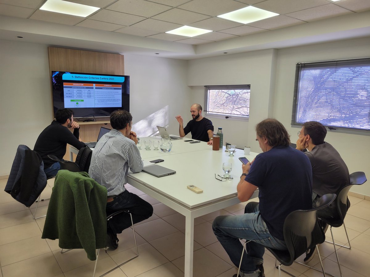 Apuntando los cañones!!! Será una campaña durísima, pero la producción nunca baja los brazos!!! 💪💪💪
Planificando el futuro cercano...
Gracias <a href="/pelayoagronomia/">Pelayo Agronomía</a>
Como siempre!! 
<a href="/jpgarciad/">JPG</a> 
<a href="/Syngenta_ar/">Syngenta Argentina</a>