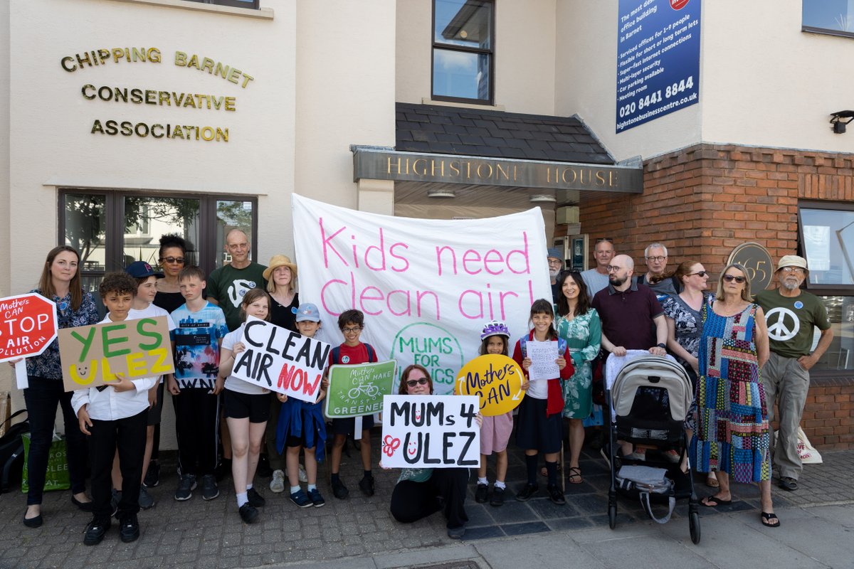MumsForLungs's tweet photo. Barnet has the second highest death rate from #AirPollution in London. Yet former Environment Secretary Theresa Villiers is campaigning against measures that will clean up the air for her constituents. Today we visited her with a strong message. #CleanAirDay #ULEZ https://t.co/8EHiO7aLZl