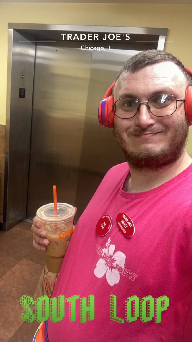 Real gay men wears pink at work! #Gay #GayTwitter #TraderJoes #Chicago #GayChicago #ChicagoGay #GaysChicago #ChicagoGays #GayChicagoian #ChicagoianGay #GaysChicagoian #ChicagoianGays #Pride #GayPride
