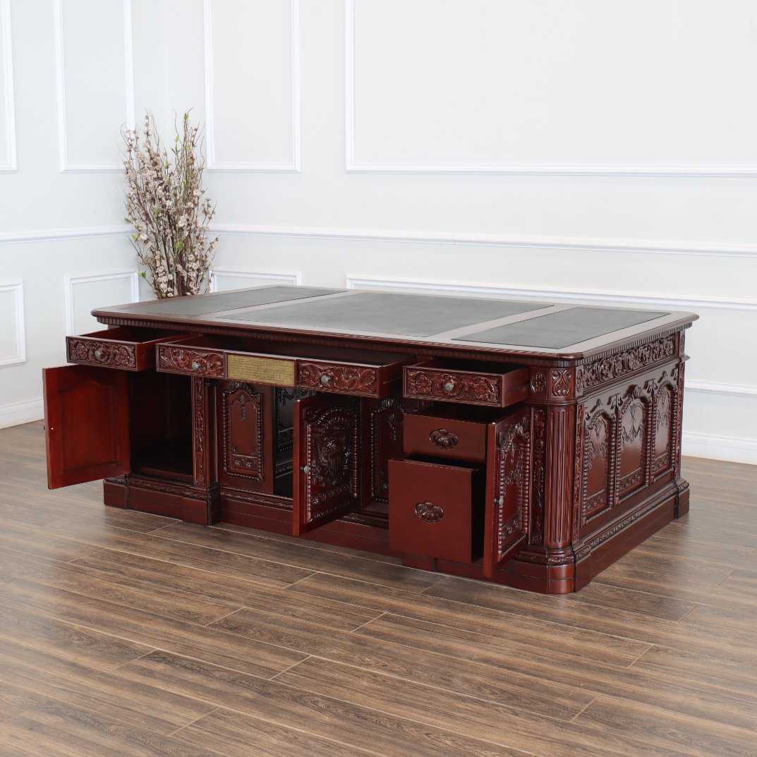 MahoganyMills's tweet photo. Meet the epitome of grandeur and craftsmanship- the 7ft Presidential Resolute Office Desk. Handcrafted in mahogany. Customizable to your style. Visit our website to explore more: https://t.co/SPyADfrWV9

#MahoganyMillworks #ResoluteDesk #PresidentialDesk #OfficeFurniture https://t.co/tOcQOfjCRZ