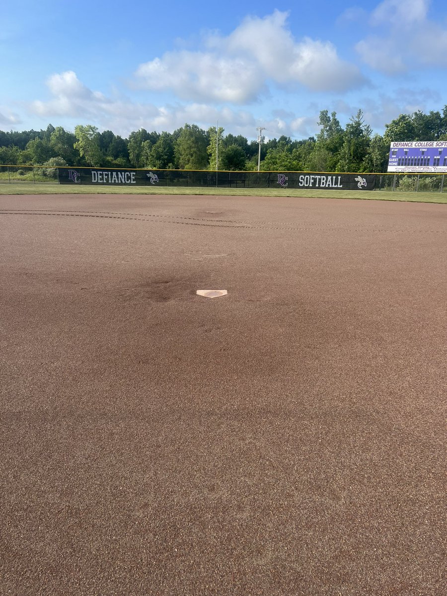 TroDirt's tweet photo. 50 tons of Classic and a conditioner refresh has Defiance College Softball back up to speed. HF-1 crew did an awesome job dialing this field back in. @DuraEdge @Homefield_ https://t.co/HY7ba2knRu