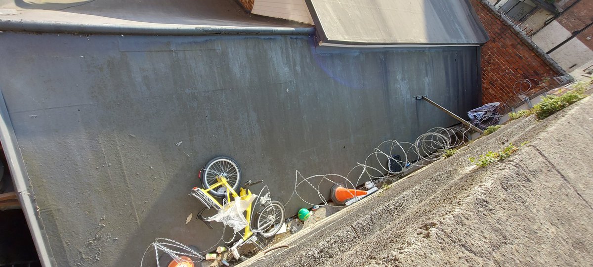 DilipDas's tweet photo. @BerylBikes @TFGMBeeNetwork @OfficialTfGM 
Hello. I found one of your ELECTRIC  bikes thrown down on to the roof of a takeaway in Stockport.
I tried to pull it up with my car tow rope but the bike got cought in the barbed wire every time.
You will need to come with a 10m ladder. https://t.co/egRqDki5Ml