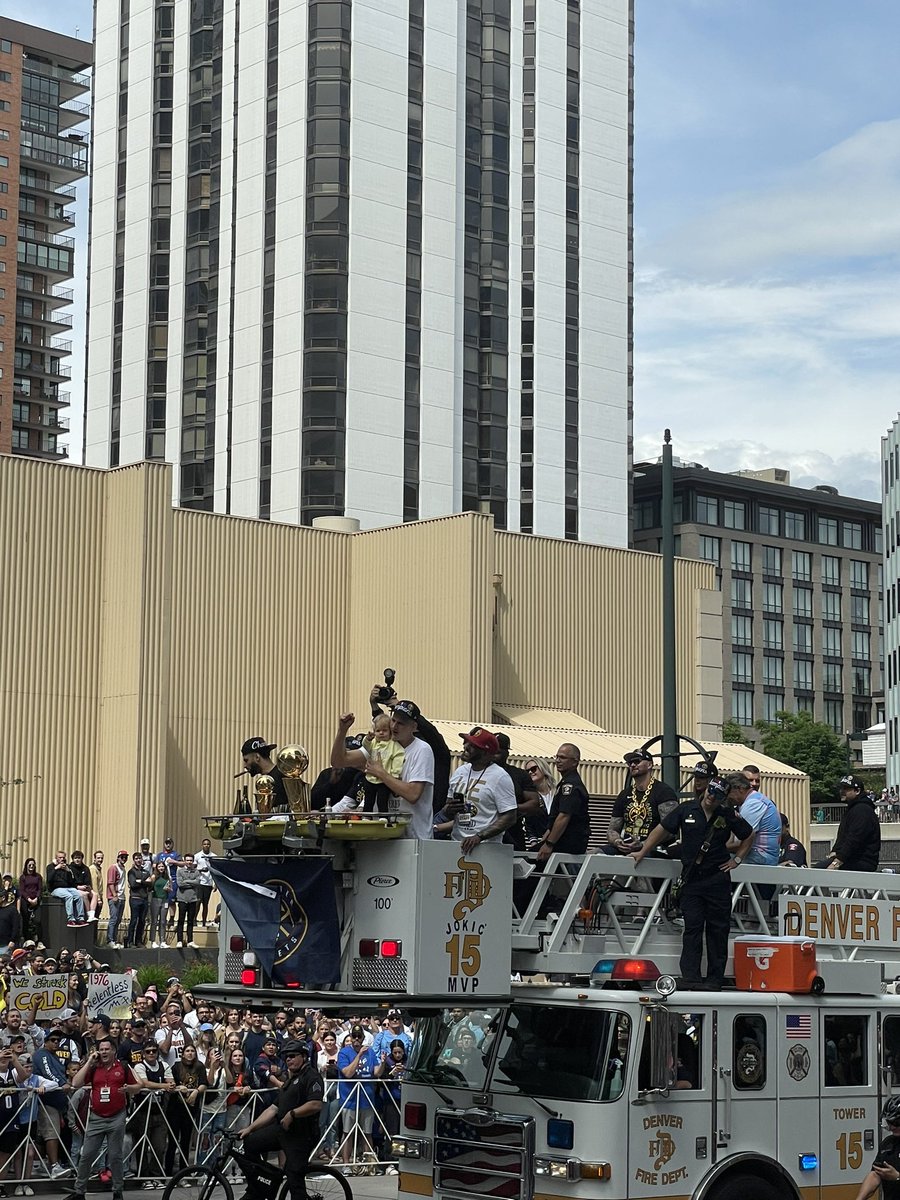 mschuf92's tweet photo. Beautiful day for a parade! Happy Nuggets Day! @nuggets @DNVR_Nuggets @AltitudeTV #Nuggets #NuggetsNation https://t.co/ujfPJF3BpK
