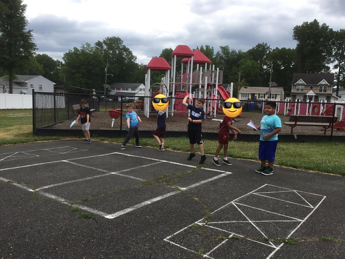 FeehanORH21's tweet image. Continuing our Countdown…Today we were Paper Plane Pilots!✈️ @ORHEagles21 #WeHelpChildren #makingitfun