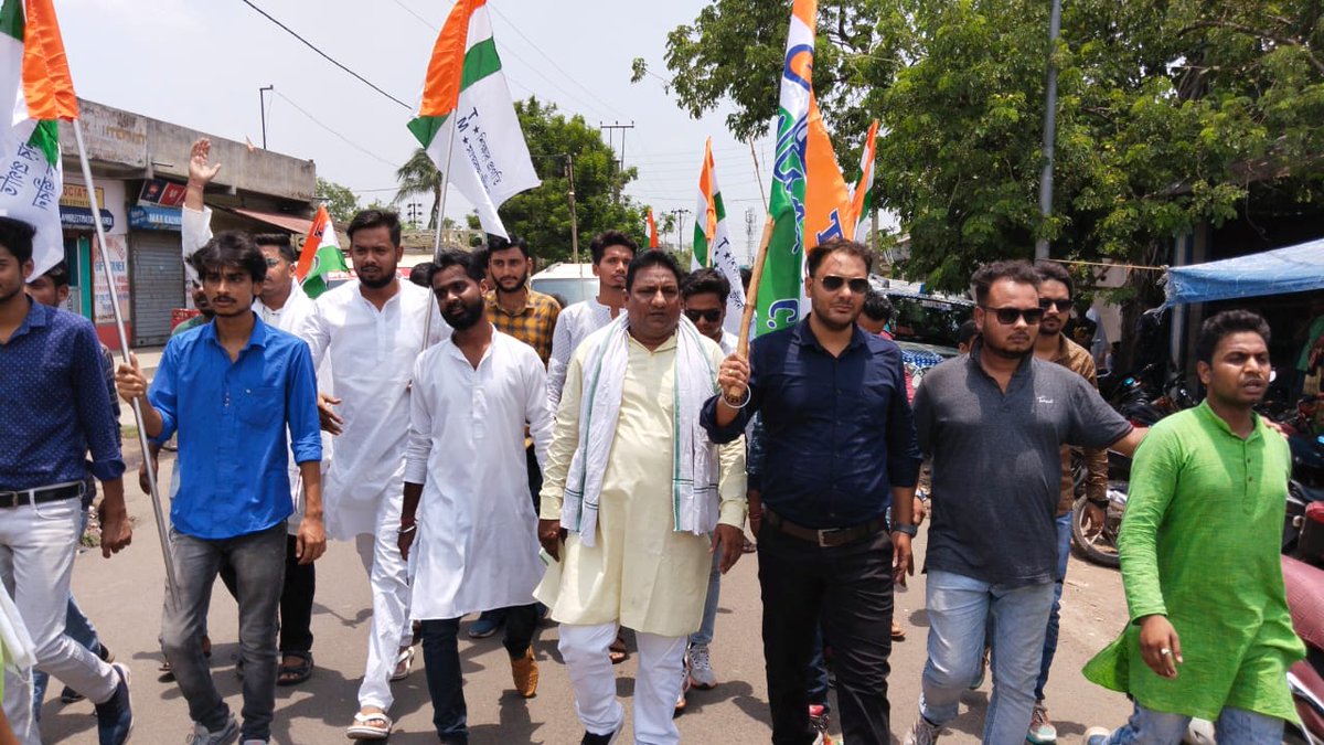 aitcdip's tweet photo. জননেত্রী মমতা ব্যানার্জীর স্নেহধন্য তথা টিডিবি কলেজের ছাত্রনেতা সহ আসানসোল দক্ষিণ গ্রামীণ ব্লকের সভাপতি @SandipGoraiAITC এগারা গ্রাম পঞ্চায়েতের তৃণমূল কংগ্রেস মনোনীত প্রার্থী হিসেবে আজ মনোনয়ন পত্র জমা দিল.. https://t.co/h6NH3Ars7O