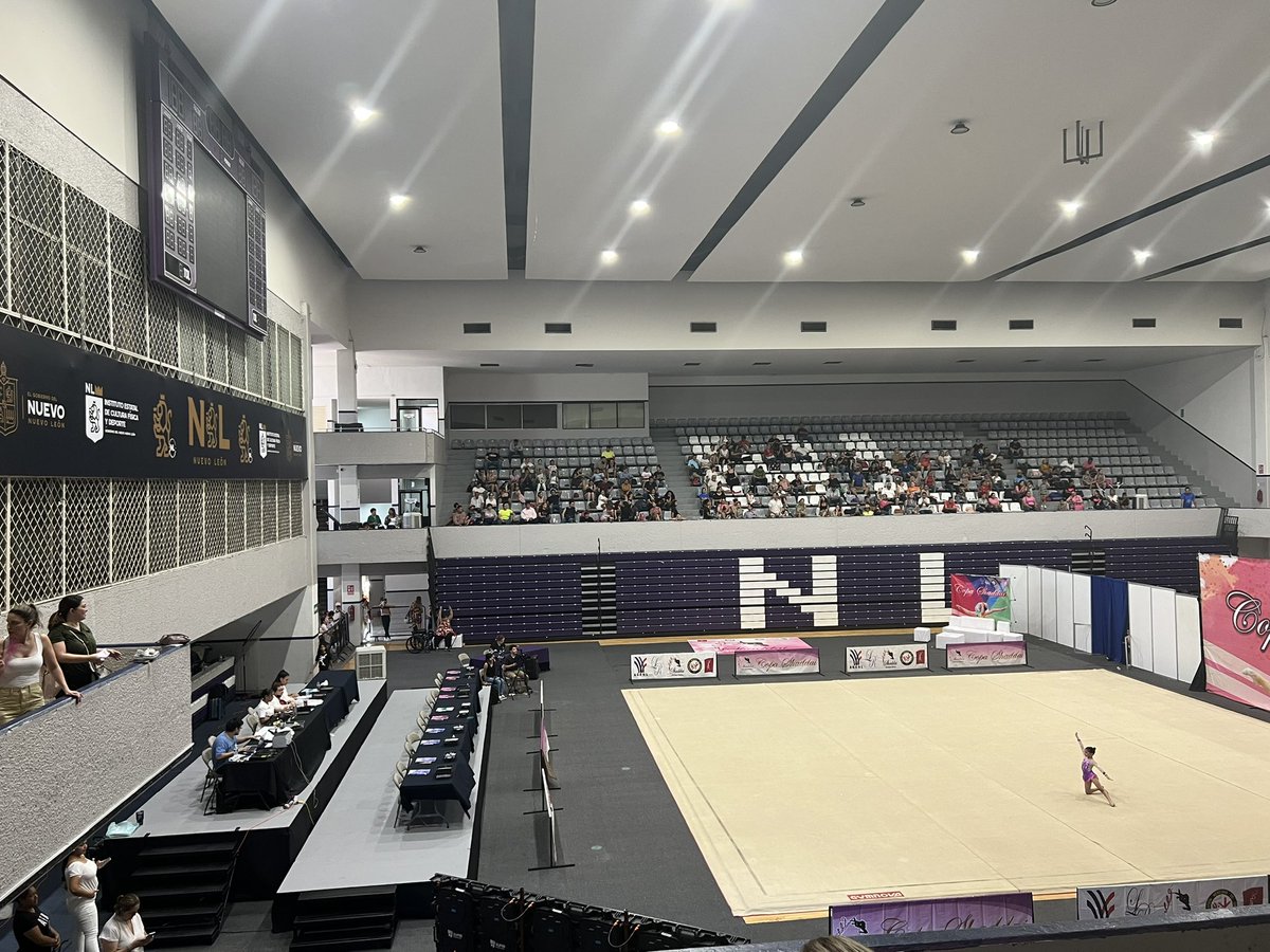 melisaponce's tweet photo. En el torneo Copa Shaddai de Gimnasia Rítmica, cientos de niñas en torneo, @nuevoleon climas sin funcionar, sin aire y el calor extremo de casi 40, cuando darán prioridad al ámbito deportivo? #NuevoLeon #gimnasia #gimnasionuevoleon https://t.co/T1ZLVWOHRu
