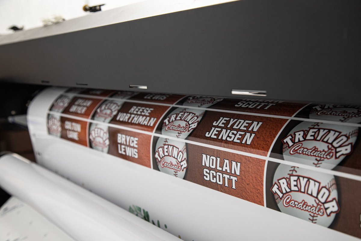 customdesignec's tweet image. Who doesn&apos;t love a good sticker? Especially one with your name on it! Treynor baseball ordered customized stickers for all their players so they can show their team pride anywhere a sticker can be stuck.

#CustomDesignbyECHO #CustomStickers #Stickers #Baseball #BaseballStickers