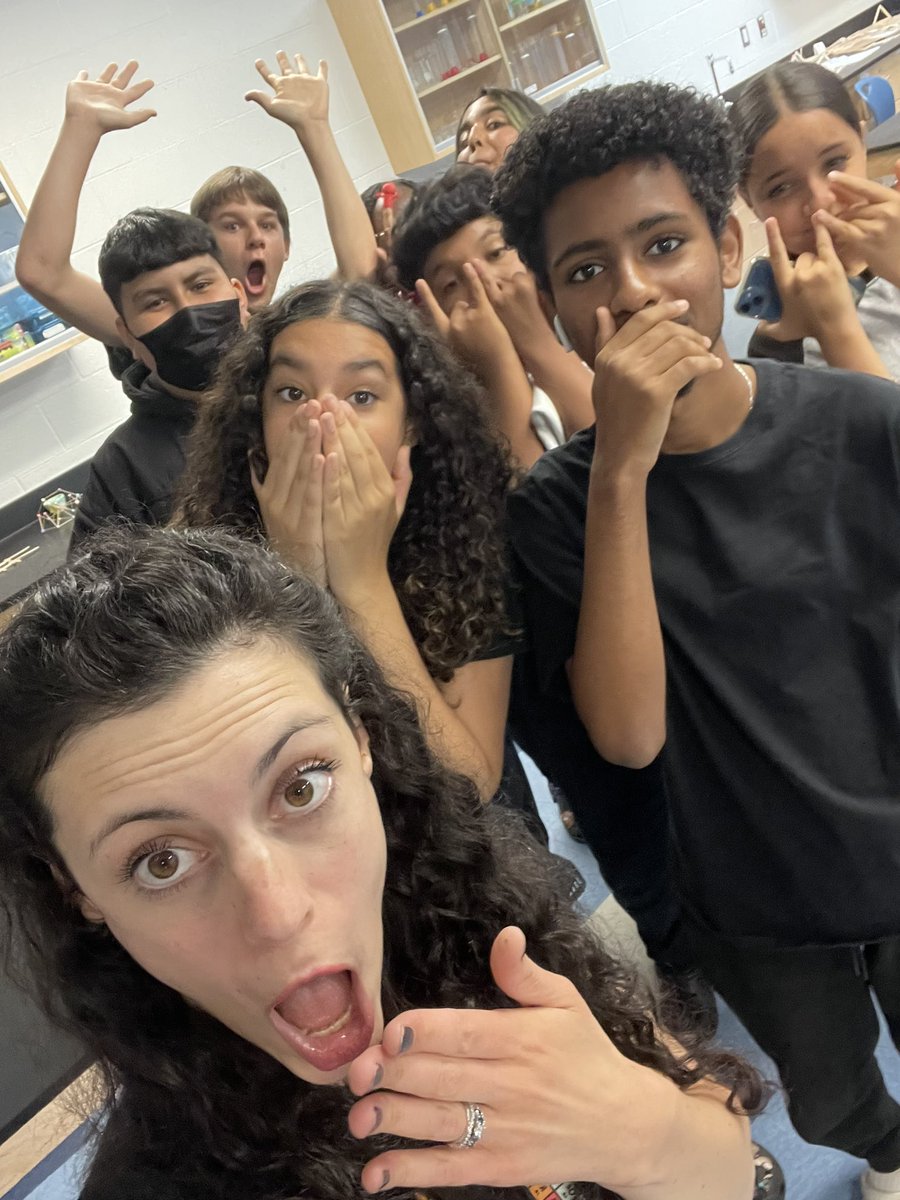 Robyn Moyer-Sacke tweet media