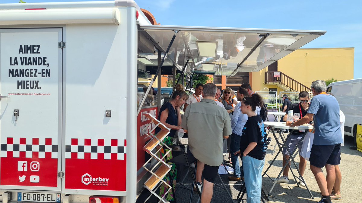 Interbev_Oc's tweet photo. 1ère journée sur la Route d'Occitanie à Gruissan(11) ! Animation de l'espace VIP et partenaires sur le village d'arrivée du Tour. De nombreux et riches échanges ! A demain au Village d'arrivée à Graulhet(81). #naturellementflexitariens #aimezlaviandemangezenmieux @RouteOccitanie https://t.co/oNC6uwA0TW